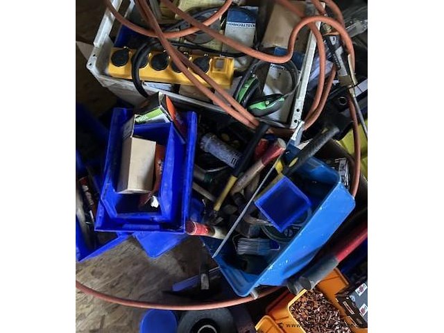 Lot diverse sorteerbakjes met inhoud wo. schroeven, spijkers, enz - afbeelding 2 van  2