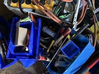 Lot diverse sorteerbakjes met inhoud wo. schroeven, spijkers, enz - afbeelding 2 van  2