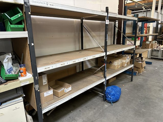 Lot diverse stellingen + werktafel - afbeelding 2 van  9