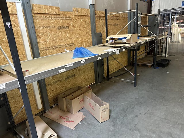 Lot diverse stellingen + werktafel - afbeelding 5 van  9