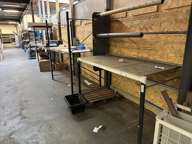 Lot diverse stellingen + werktafel - afbeelding 8 van  9