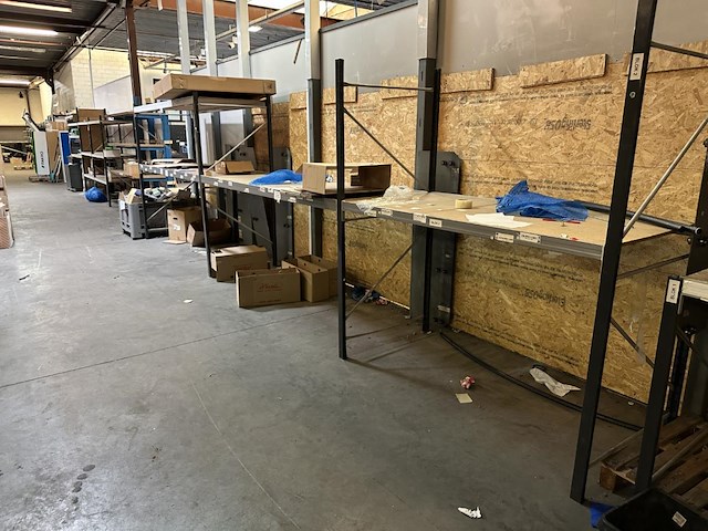 Lot diverse stellingen + werktafel - afbeelding 9 van  9