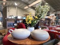 Lot diverse vazen (2x beige en 1x bloemen) - afbeelding 1 van  1