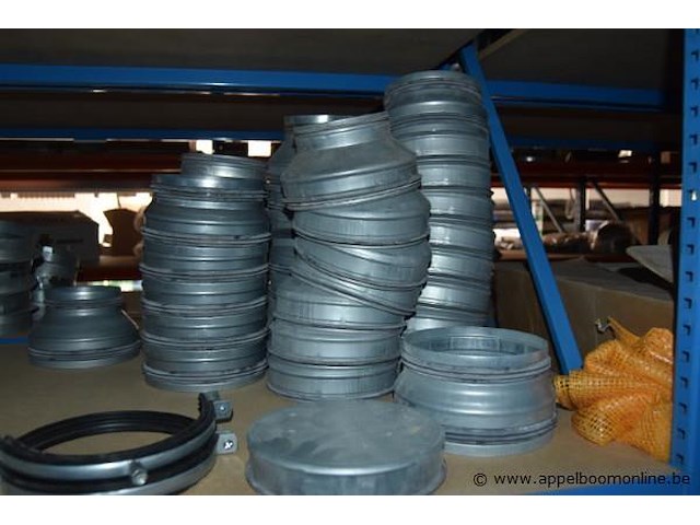 Lot diverse ventilatie onderdelen en hulpstukken - afbeelding 2 van  6