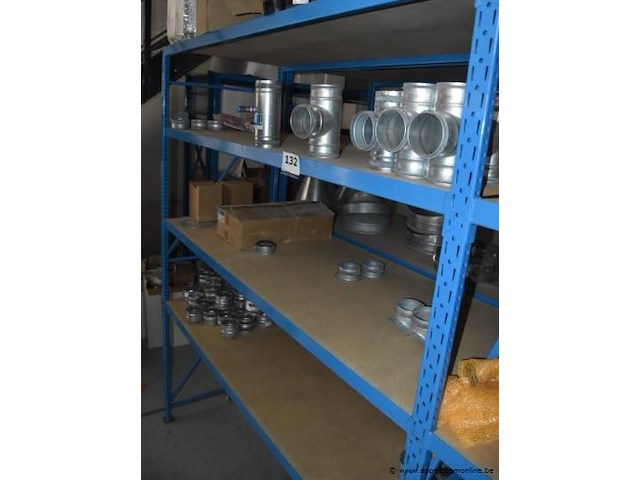 Lot diverse ventilatie onderdelen en materialen, wo. lindab, airbox, werking niet gekend - afbeelding 1 van  4