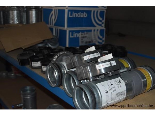 Lot diverse ventilatie onderdelen en materialen, wo. lindab, airbox, werking niet gekend - afbeelding 2 van  4