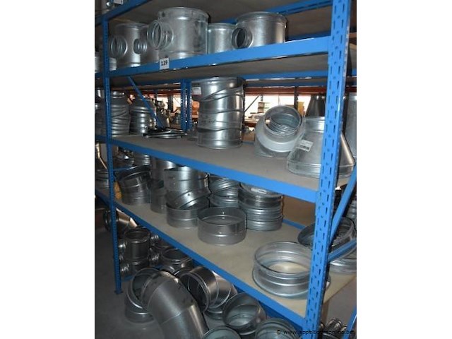 Lot diverse ventilatie onderdelen, wo. bochten, t-stukken en kanalen - afbeelding 1 van  4