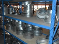 Lot diverse ventilatie onderdelen, wo. bochten, t-stukken en kanalen - afbeelding 1 van  4