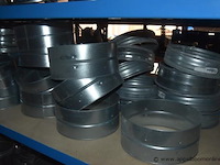 Lot diverse ventilatie onderdelen, wo. bochten, t-stukken en kanalen - afbeelding 2 van  4