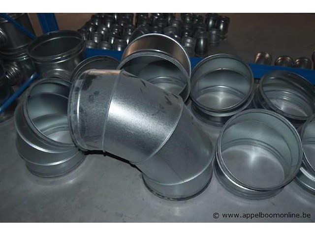 Lot diverse ventilatie onderdelen, wo. bochten, t-stukken en kanalen - afbeelding 4 van  4