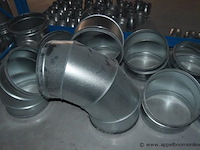 Lot diverse ventilatie onderdelen, wo. bochten, t-stukken en kanalen - afbeelding 4 van  4