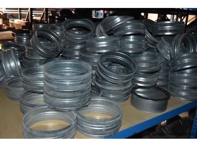 Lot diverse ventilatie onderdelen, wo. luchtkanalen, verloopstukken, t-stukken en kleppen met actuator, systemair, werking niet gekend - afbeelding 2 van  6