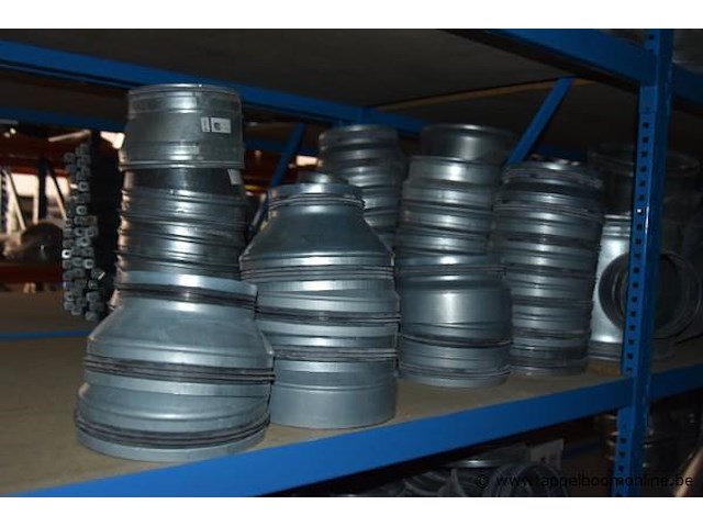 Lot diverse ventilatie onderdelen, wo. luchtkanalen, verloopstukken, t-stukken en kleppen met actuator, systemair, werking niet gekend - afbeelding 3 van  6