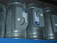 Lot diverse ventilatie onderdelen, wo. luchtkanalen, verloopstukken, t-stukken en kleppen met actuator, systemair, werking niet gekend - afbeelding 6 van  6