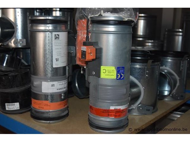 Lot diverse ventilatie onderdelen, wo. stal, articht, interalu, werking niet gekend - afbeelding 2 van  4