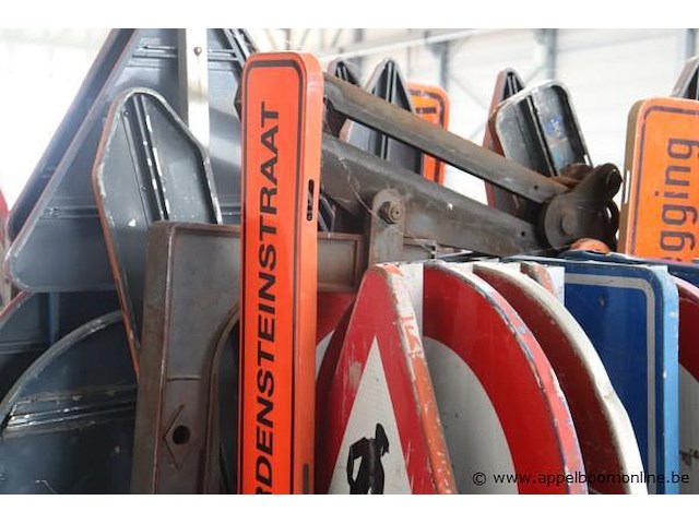 Lot diverse verkeersborden, in metalen rek - afbeelding 3 van  3