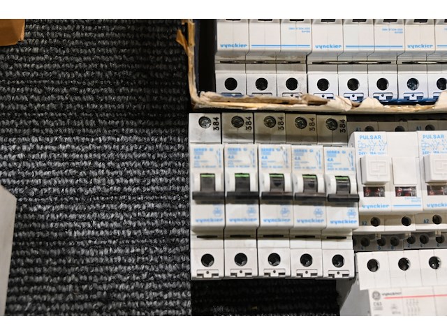 Lot diverse vynckier - afbeelding 5 van  5