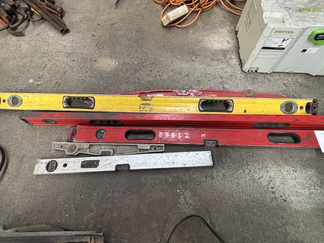 Lot diverse waterpassen - afbeelding 1 van  1