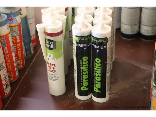 Lot diverse wo lot pu-schuim - soudal - lot kitkokers - parasilico - diverse types spuitbus - soppec - fluo lot van 24 spuitbussen - aerosols - afbeelding 4 van  4