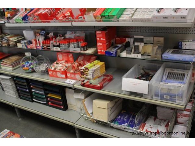 Lot diverse wo. plakband, kleefstiften, etc - afbeelding 1 van  6