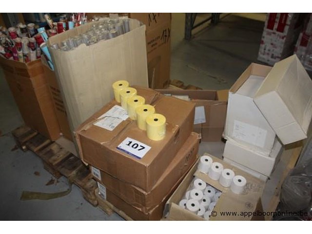 Lot diverse wo. thermische rollen, inpakpapier - afbeelding 1 van  3