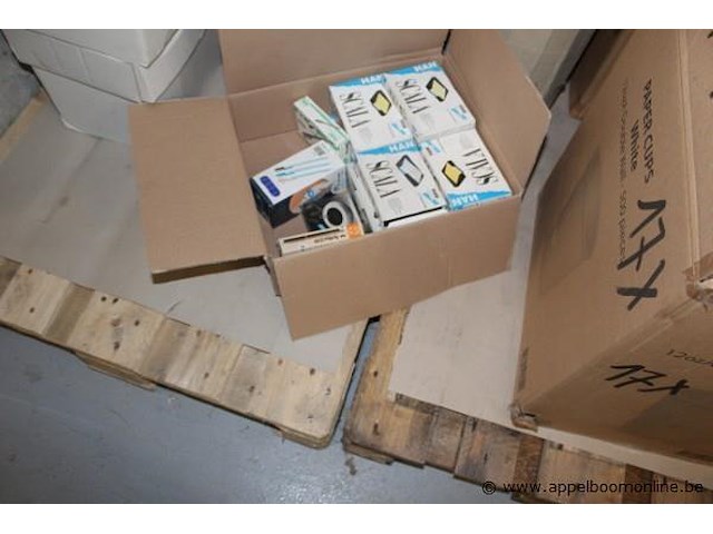 Lot diverse wo. thermische rollen, inpakpapier - afbeelding 3 van  3