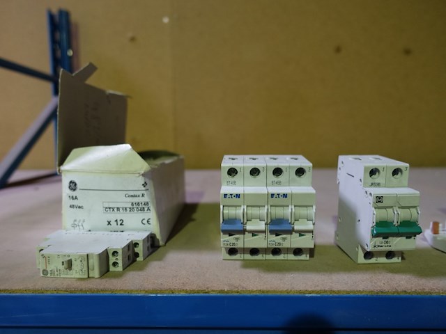 Lot diverse zekeringen - afbeelding 2 van  6