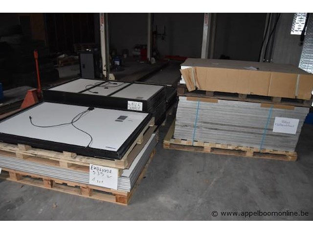 Lot diverse zonnepanelen wo. emoluxor, 335w, werking niet gekend - afbeelding 1 van  1