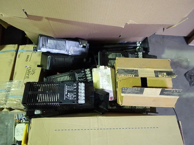 Lot diversen electro toebehoren - afbeelding 3 van  9