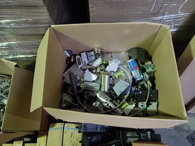 Lot diversen electro toebehoren - afbeelding 8 van  9