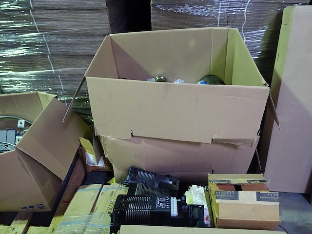 Lot diversen electro toebehoren - afbeelding 9 van  9