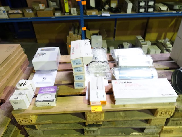 Lot diversen - afbeelding 1 van  17