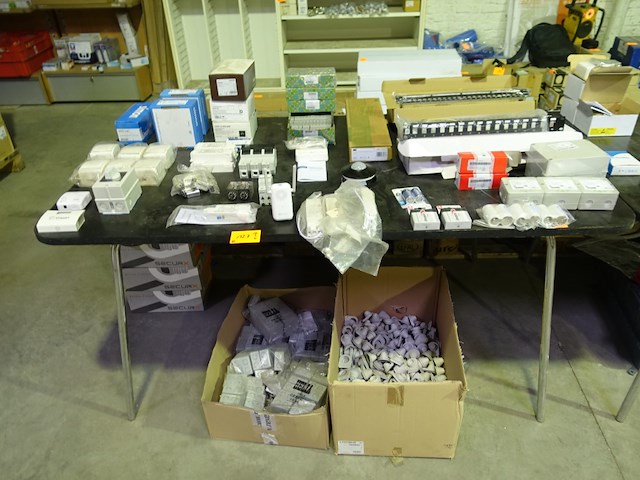 Lot diversen - afbeelding 1 van  13