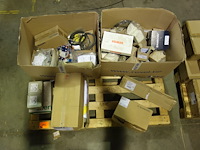 Lot diversen - afbeelding 1 van  9