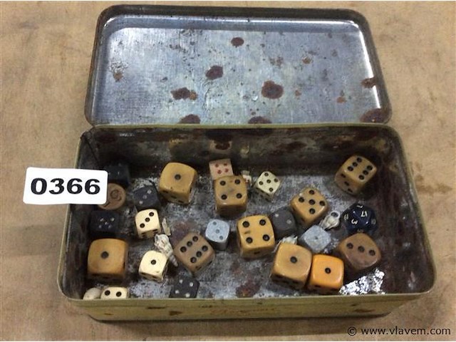 …lot dobbelstenen - afbeelding 1 van  3
