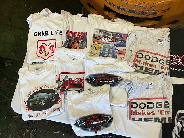 Lot dodge kleding - afbeelding 4 van  4