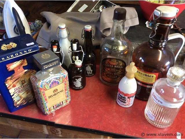 Lot drankflessen (leeg) divers - afbeelding 1 van  3