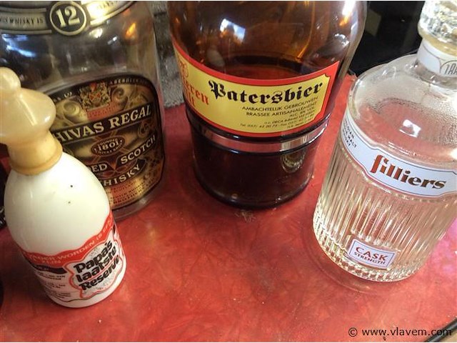 Lot drankflessen (leeg) divers - afbeelding 3 van  3