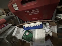 Lot ehbo materiaal - afbeelding 2 van  4