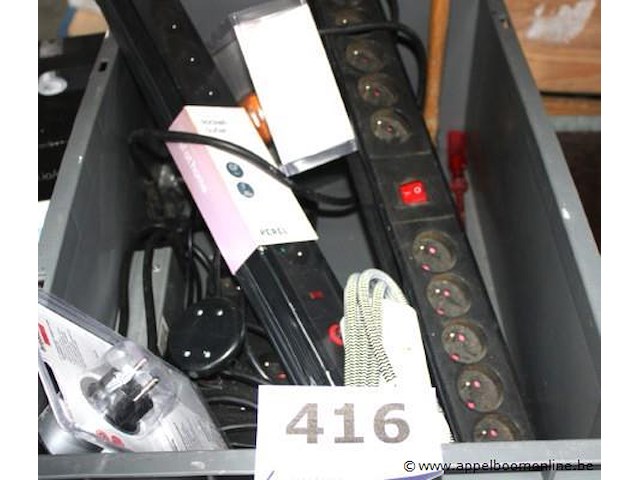 Lot electramateriaal wo stekkerdozen - afbeelding 1 van  2