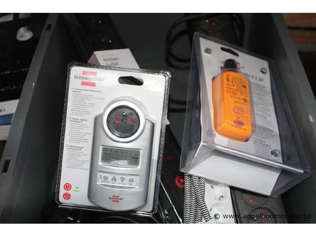 Lot electramateriaal wo stekkerdozen - afbeelding 2 van  2
