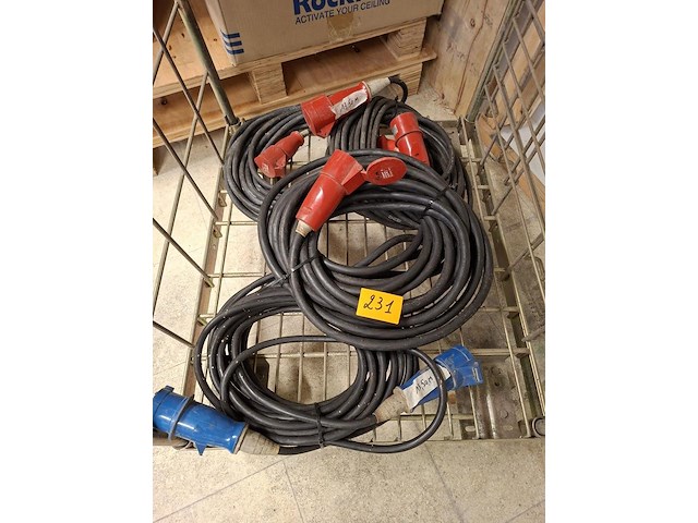 Lot electrisch kabels - afbeelding 1 van  1