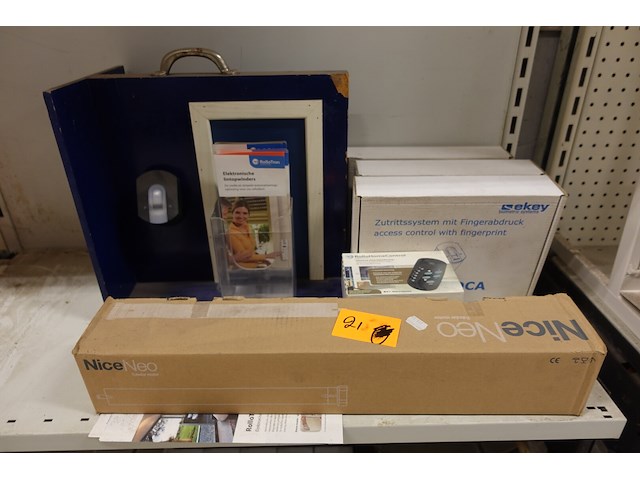 Lot electronica - afbeelding 1 van  5