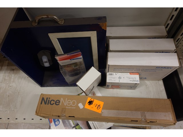 Lot electronica - afbeelding 5 van  5