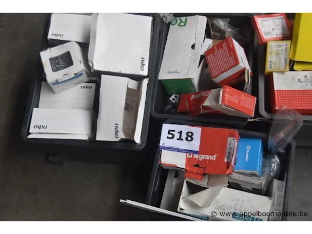 Lot elektramateriaal - afbeelding 1 van  3