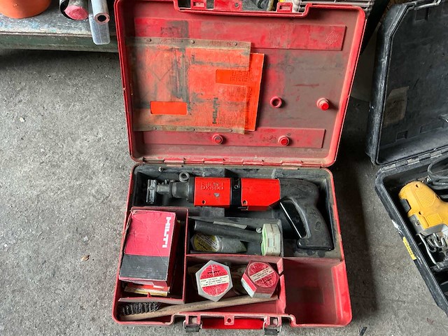 Lot elektrisch gereedschap - afbeelding 1 van  8