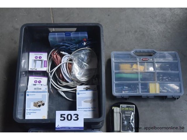 Lot eletramateriaal - afbeelding 1 van  3