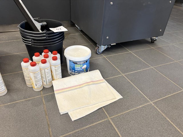 Lot emmers / hand wipes / pvc cleaner - afbeelding 1 van  5