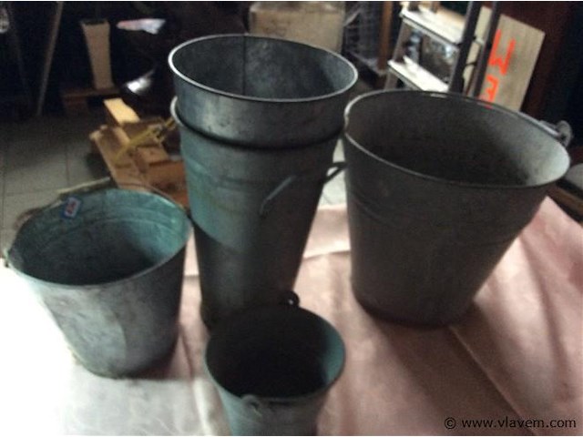 Lot emmers (zink) - afbeelding 1 van  1