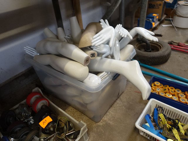 Lot etalagepoppen en ledematen - afbeelding 8 van  8